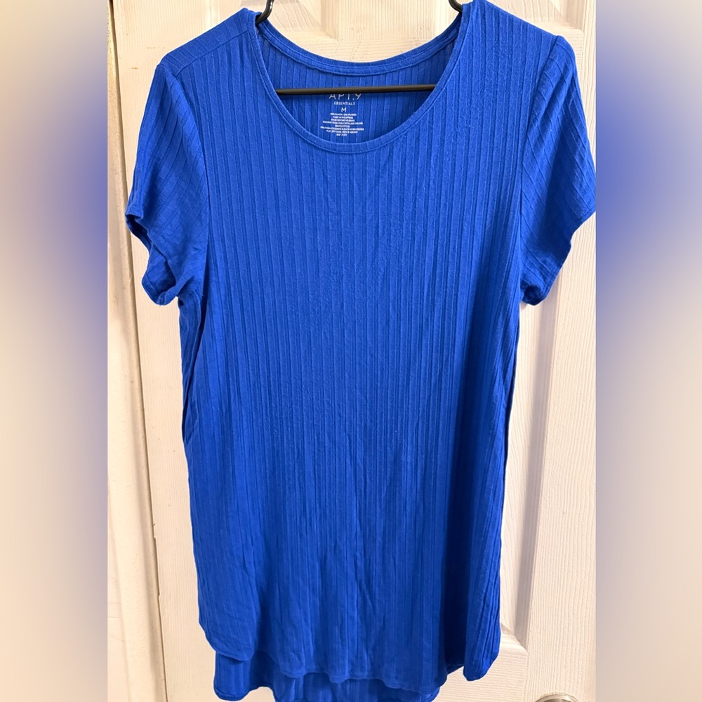 Apt. 9 Vibrant Blue Short Sleeve Top Women’s size medium